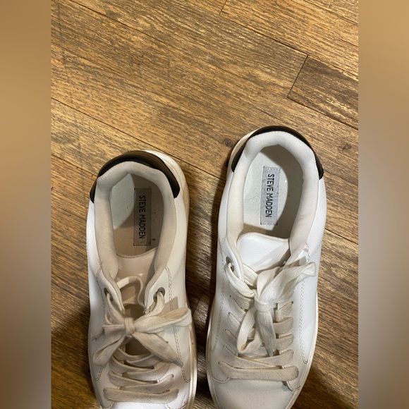 Steve Madden sneakers. Size 11. Great condition!!! - Picture 3 of 5